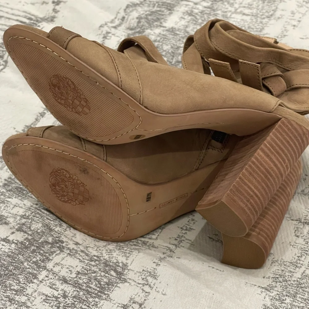 Vince Camuto‎ 9.5 Leather Upper Heeled Open Toe Side Zip
